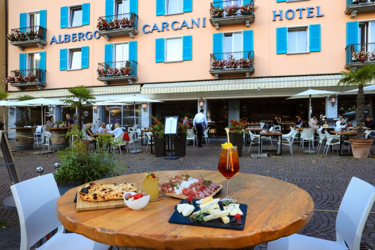 Albergo Carcani, lakeside terrace